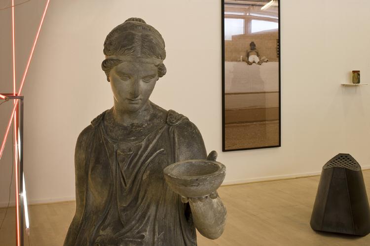 Professor og hudekspert finder det ikke bevist, at en ansigtsbehandling med strygejern kan virke mod rynker. 