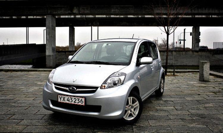 Med en længde på 3,61 meter beslaglægger Subaru Justy kun et beskedent areal i trafikken, men den er faktisk forbløffende rummelig i kabinen. 