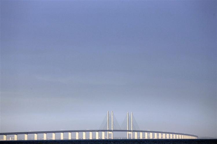 Skal denne bro til at strække sig fra Danmark til Danmark? Svenskerne ville tilsyneladende ikke have det store imod det. 