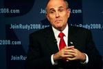 Den republikanske præsidentkandidat, Rudy Giuliani, er blevet hasteindlagt kun to uger før de første primærvalg. 