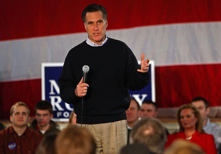 Mitt Romneys lederevner får også dumpekarakter i Condord Monitors leder. Romney kommer fra en branche, hvor »smarte, hurtige specialister ofte råder virksomheder om, hvordan de genopfinder sig selv«, og det er hvad Romney har gjort med sig selv, mener avisen.  Billedet er fra et vælgermøde i Peterborough, New Hampshire, 23. december. 