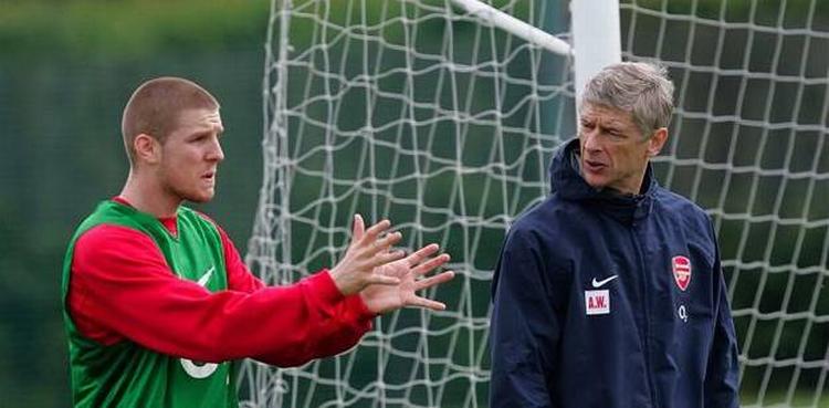 Philippe Senderos (tv.) rykker frem i Arsenals hieraki i januar, når Arsene Wenger må undvære to-tre afrikanske spillere. 
