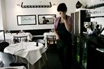 Godt håndværk. Gourmetkokken Rasmus Oubæk udtrykker sig nu i brasseriekøkkenet med klar vilje og retning på tallerkenen. Han har valgt sin Michelinstjerne fra. 