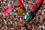 Tilhængere af Benazir Bhutto under et optog i forbindelse med Bhuttos valgkamp forud for attentatet 27. december. 