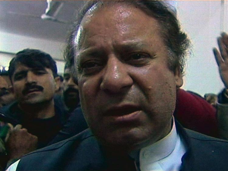 Nawaz Sharif mener, at Pakistan ikke kan fortsætte med præsident Musharraf ved roret. 