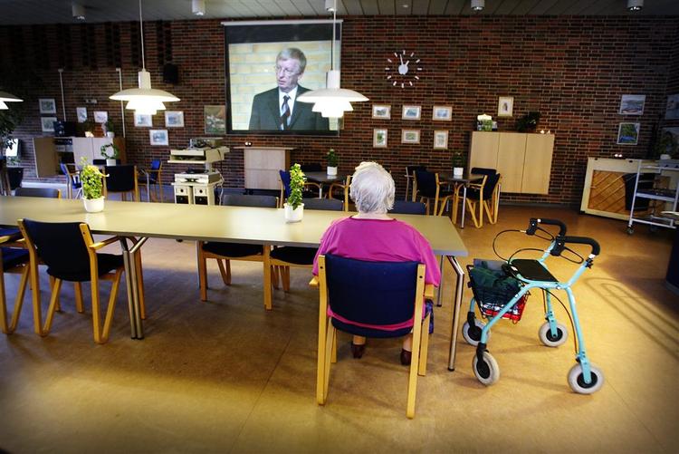 På plejehjemmet Engholm i Allerød kunne beboerne i 2004 følge præsentationen af den nye kommunalreform på tv. Interessen var ikke overvældende, og det har resultatet heller ikke været for de ældre. 