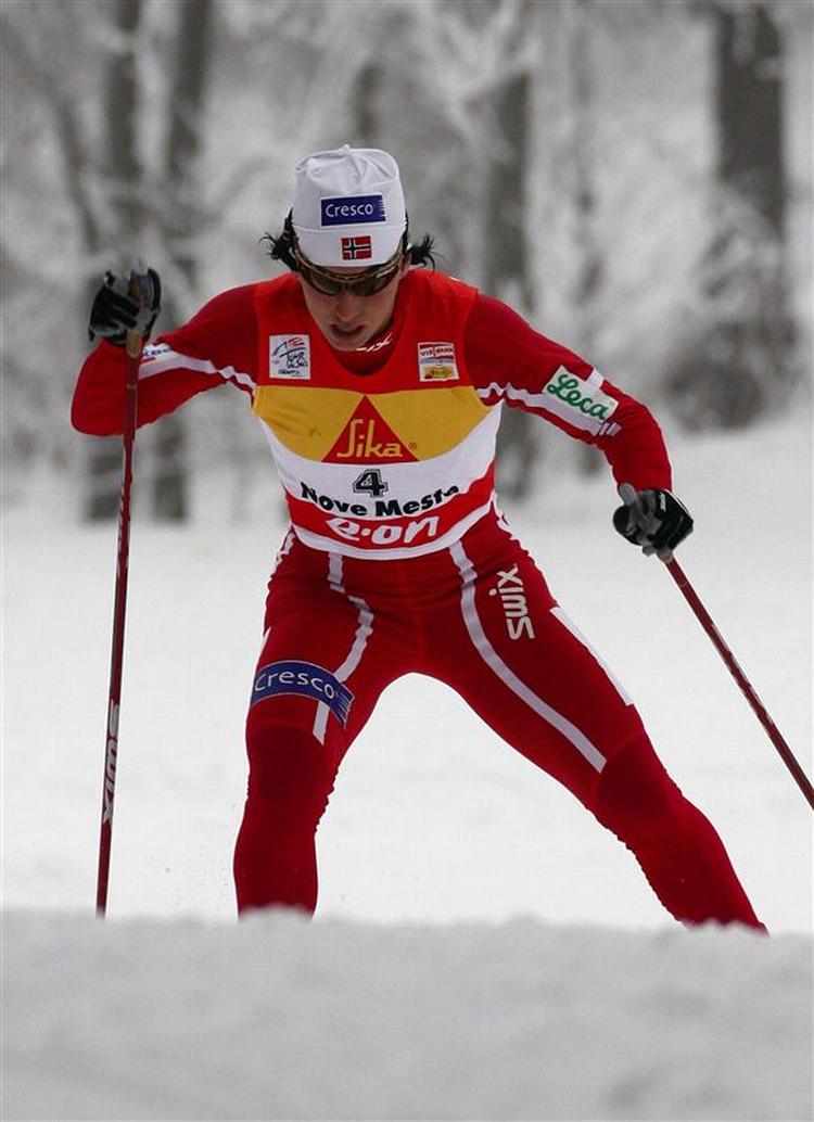 Norske Marig Björgen vandt en kneben spurtsejr over svenske Charlotte Kalla i Tjekkiet. 