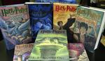 De syv bøger i serien om Harry Potter. J.K. Rowling vil ikke afvise at skrive en ottende bog, selv om det godt kan tage op til 10 år. 