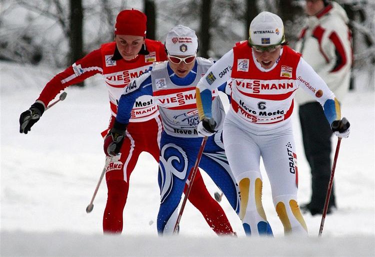 Svenske Charlotte Kalla var hurtigst på fjerde etape af langrendsmesterskabet Tour de Ski i Tjekkiet. 