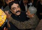Benazir Bhuttos enkemand, Asif Ali Zardari, kommer til at lede hustruens parti, indtil sønnen er færdig med sine jura- og politikstudier på Oxford. 