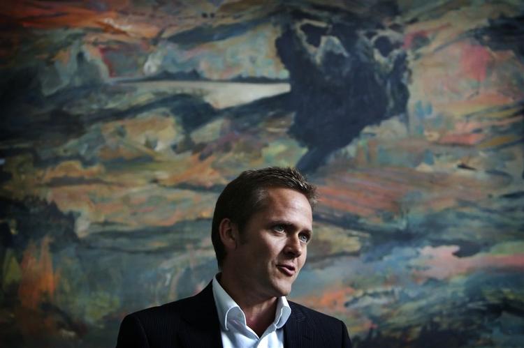 Ny Alliances Anders Samuelsen roser sin partifælle Lars Kolind for at »tænke nyt og skævt«, og han krediterer Kolinds tanker om 40 procent skat på Fyn. 
