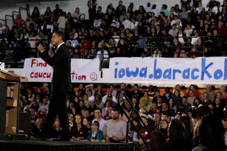 Barack Obama ligger lunt i svinget forud for dagens valg i Iowa. Kandidaten findes på vælgermøder, hvor medlemmer af partiet udpeger deres foretrukne præsidentkandidat. 