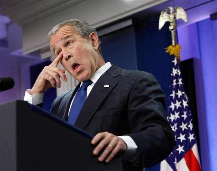 Præsident Bush har holdt sig pænt ude af primærvalgkampen. I aften følger han slaget på tv, indtil øjnene begynder at glide i. 