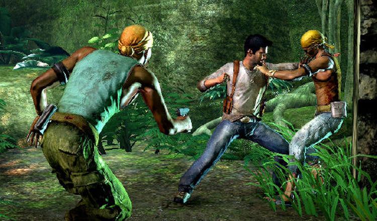Nærkampene i er det hele værd, når man kaster sig i ren Indiana Jones-nævekamp med en genstridig pirat. Selv om spilkonventionerne står i kø, så kyler 'Uncharted' alligevel konkurrenter som 'Prince of Persia' og særligt 'Tomb Raider' ud af banen i ren og skær morskab. 