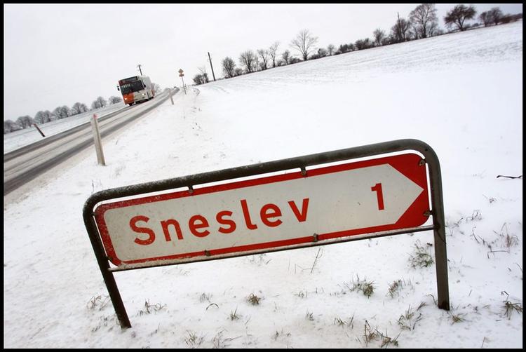 Sneslev ligger ved Ringsted. Billedet er fra 2001. Ifølge DMI vil snevejret i aften brede sig fra Vestjylland til Jylland og Øerne. Måske også Sneslev. 