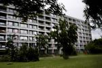 Gellerupparken i Århus har været ramme for flere spektakulære udsmidninger af hele familier fra deres bolig efter et enkelt familiemedlems kriminalitet. Men det er yderst sjældent, at der gribes til så drastiske midler. 