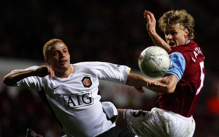 Martin Laursen spillede igen en god kamp for Aston Villa, men det var ikke nok til sejr mod Manchester United i FA-cuppen. 