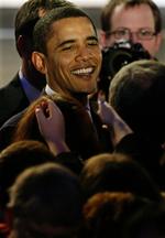 Barack Obama er ankommet til New Hampshire, hvor han haler ind på Hillary Clinton i kampen om at blive nomineret som demokraternes præsidentkandidat. New Hampshire stemmer tirsdag den 8. januar. 