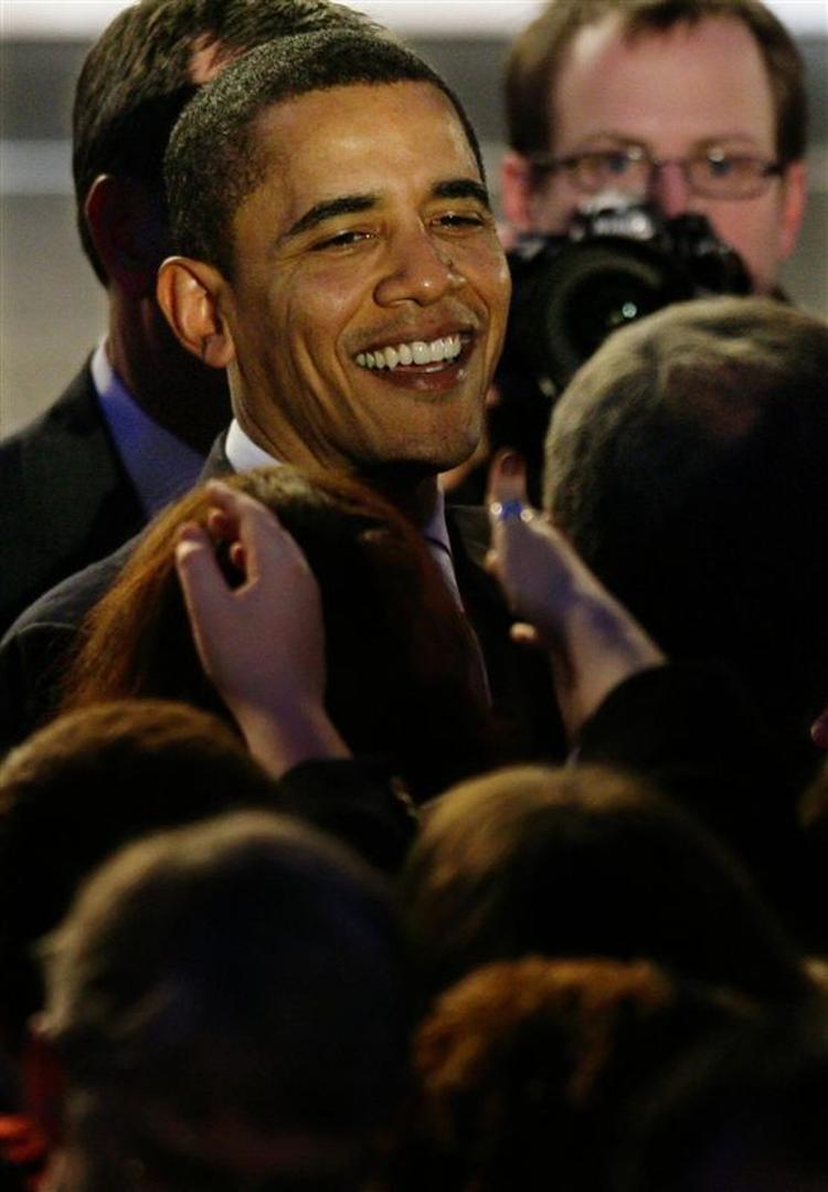 Barack Obama er ankommet til New Hampshire, hvor han haler ind på Hillary Clinton i kampen om at blive nomineret som demokraternes præsidentkandidat. New Hampshire stemmer tirsdag den 8. januar. 