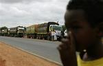 Tyve lastbiler med fødevarer er på vej til de hjemløse kenyanere i Eldoret og Mombassa. 