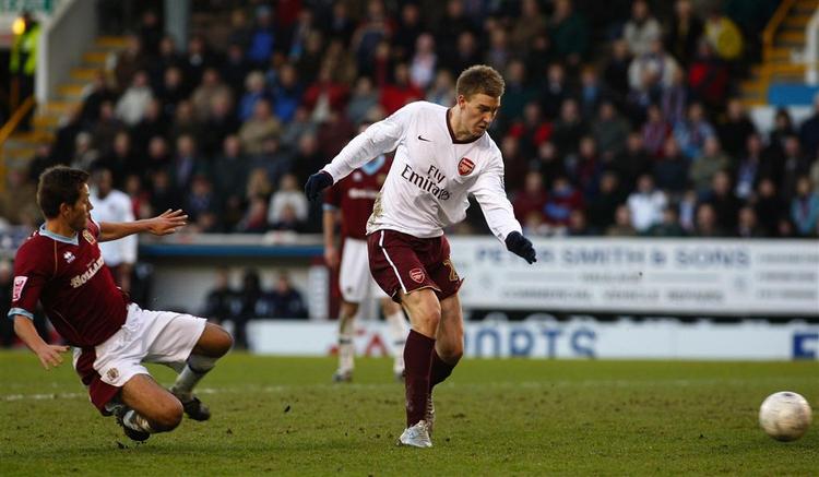 Nicklas Bendtner scorde til 2-0 i FA Cup-sejren over Burnley. 