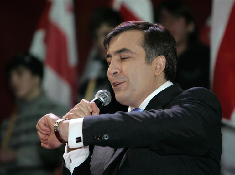 Georgiens præsident, Mikhail Saakasjvili, slipper for en anden valgrunde efter at have opnået mere end halvdelen af stemmerne ved valget. 