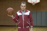 Billy Bob Thornton (billedet) spiller den lumre sadist-gymnastiklærer, der napper mor for øjnene af et af sine tidligere mobbeofre spillet af Seann William Scott. 
