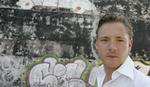 »Der vil altid være noget Greve i mig. Normalt plejer man at tage noget af symbolværdien fra sit kostume med hjem. Men jeg har intet fra Kim. Ikke engang en nøglering«, betror Paw Henriksen Djævlens Advokat. 
