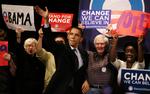 Barack Obama har en tocifret føring i meningsmålingerne for New Hampshire, der holder primærvalg i nat (dansk tid). Og på det nationale plan har han nu indhentet Hillary Clinton, der ellers har ført sikkert indtil nu. 
