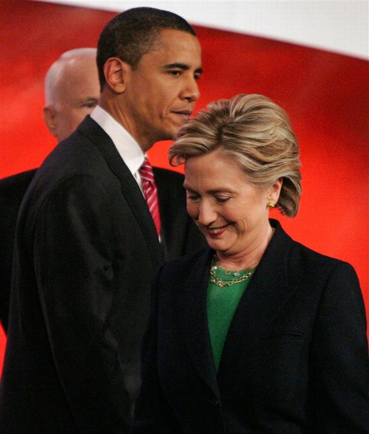 Få stemmer skiller de to demokratiske kandidater, Hillary Clinton og Barack Obama. 