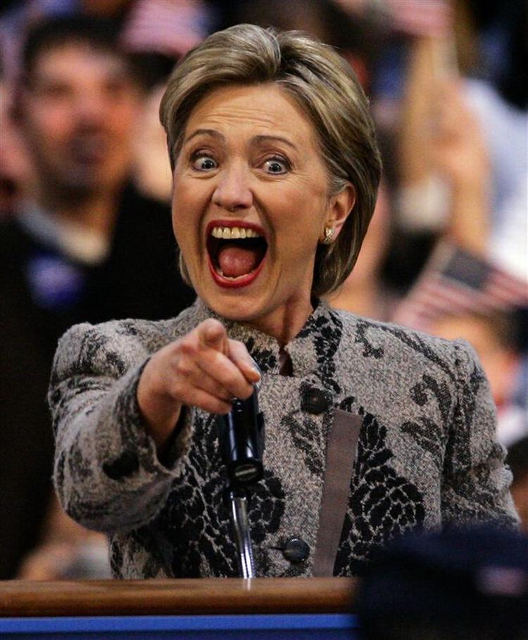 En meget glad Hillary Clinton taler til sine tilhængere efter den overraskende sejr i primærvalget i New Hampshire.... 