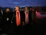 Hillary ankommer til et stemmested i Manchester, New Hampshire, med sin datter, Chelsea, i går. Primærvalget fortsætter i Michigan i næste uge, og her er Hillarys hårdeste modstander ikke Obama, men vælgertrods. 