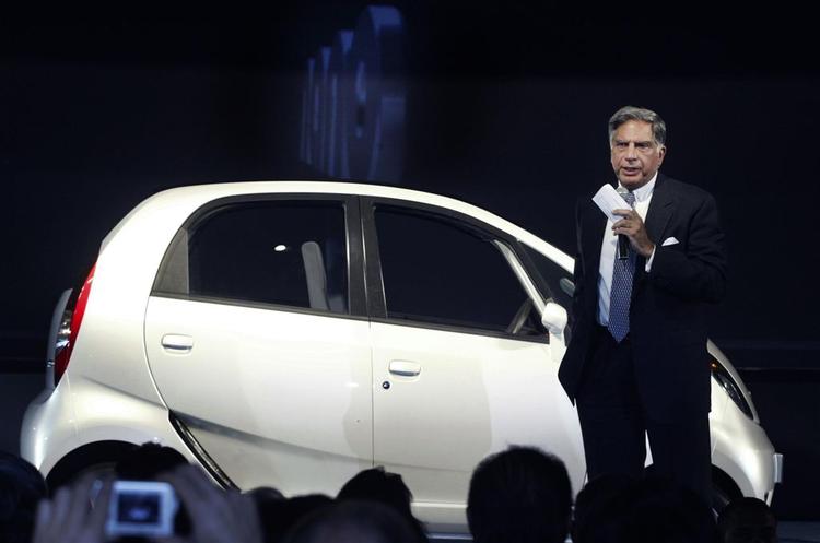 Bestyrelsesformand og ejer af Tata Motors Ratan Tata præsenterede den nye bil på en biludstilling i  New Delhi. 