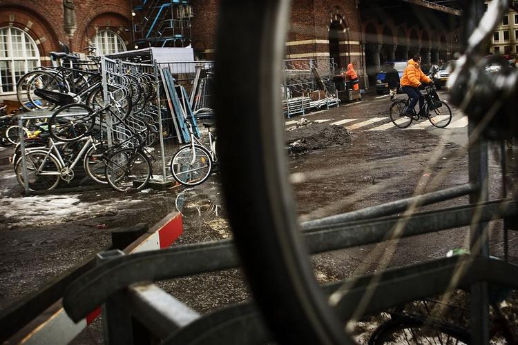 Dansk Cyklist Forbud ønsker plads til 10.000 cykler ved Hovedbanegården i København. Ligesom man har gjort i Holland. 
