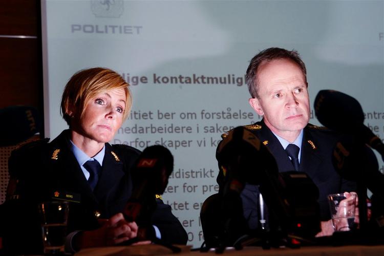 Politianklager Jorid Kile Berg og politimester i Follo, Arne Jørgen Olafsen under pressekonferencen i Ski, hvor politimesteren kunne fastslå, at det er 'Lommemanden, man har fat i. 