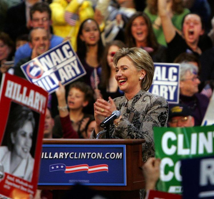 Hillary Clinton ligger i en ny national meningsmåling forrest i det demokratiske felt. 