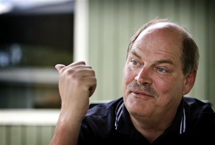 Carsten Hansen, gruppeformand hos Socialdemokraterne mener, regeringen smøler. 