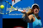 I sin første kamp nogen sinde ved Australian Open vandt 17-årige Caroline Wozniacki over argentineren Gisela Dulko. 