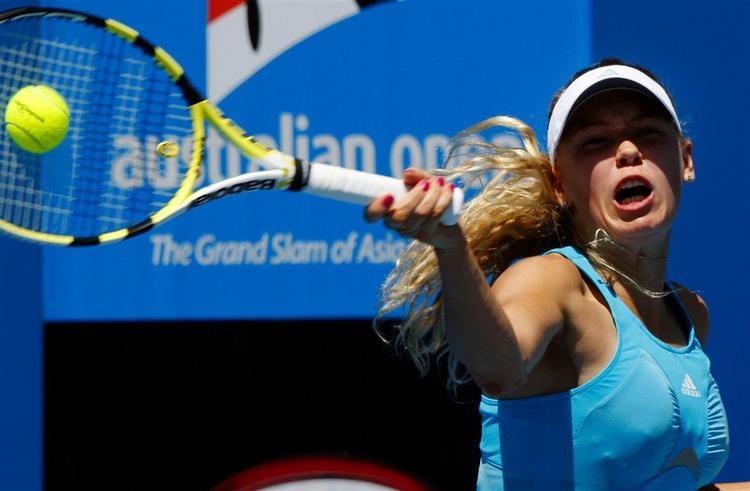 I sin første kamp nogen sinde ved Australian Open vandt 17-årige Caroline Wozniacki over argentineren Gisela Dulko. 