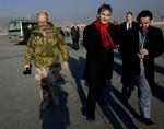 Norges Udenrigsminister Jonas Gahr Støre ankom mandag i Kabuls lufthavn. Hele hans rejserute kunne læses på det norske udenrigsministeriums hjemmeside. Det kritiseres nu, efter hans hotel senere mandag aften blev angrebet. 