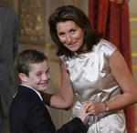 Den franske præsident Nicolas Sarkozys yngste søn, Louis, har modtaget trusler på sin mobiltelefon, der er registreret i hans mors, Cecilia Sarkozys, navn. 