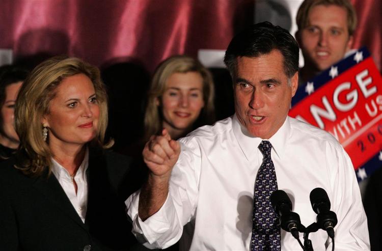 Mitt Romney og hans hustru Ann til sejrsfest i Michigan. 