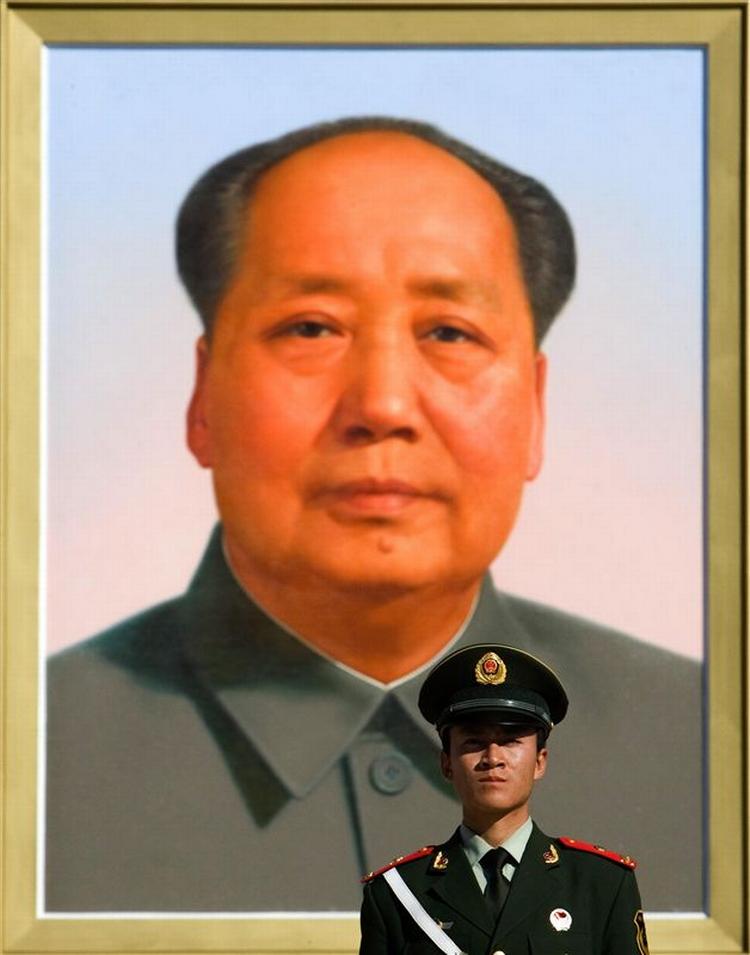 Citroen har måttet stoppe bilreklame med et fordrejet foto af formand Mao. Her ses et korrekt portræt af formanden set på Tian'anmen-pladsen i Beijing. 