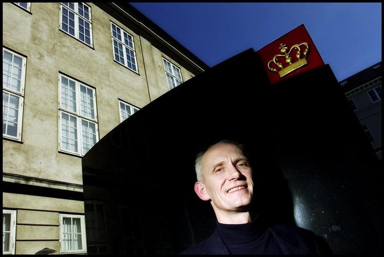 Nationalmuseets direktør skifter job og bliver direktør for Folketinget. 