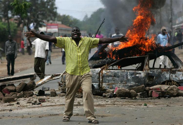 Tilhængere af oppositionen på gaden i Kisumu. 
