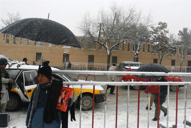 Foto fra området uden for Hotel Serena i Kabul, der blev ramt af et attentat i mandags. 