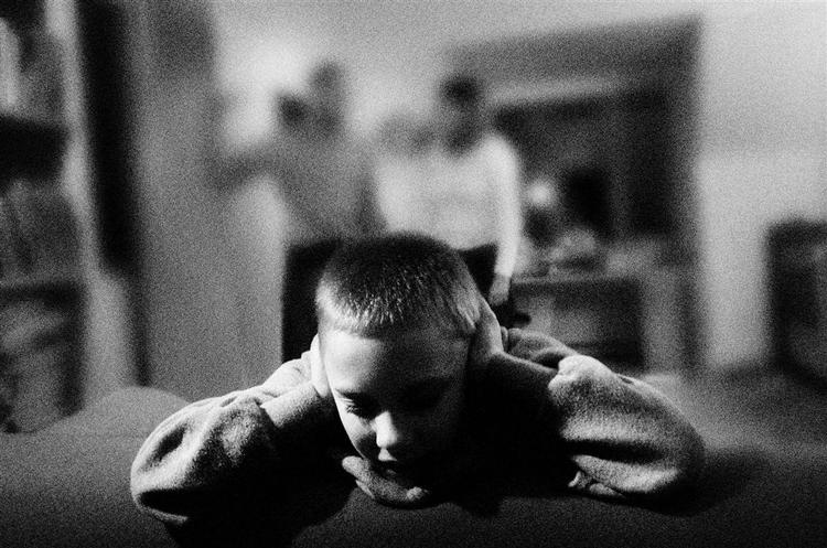 Alt for mange børn udsættes for vold i familien uden at det omgivende samfund kommer dem til hjælp. 