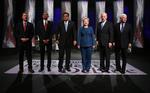 I august udnævner demokraternes officielt deres præsidentkandidat på partiest nationalkonvent. Her ses aspiranterne i en tv-debat tidligt i forløbet. Fra venstre mod højre: John Edwards, Barack Obama, Bill Richardson, Hillary Clinton, Joseph Biden og Christopher Dodd. 