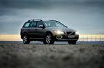 Plast på. Den firehjulstrukne Volvo XC70 er iklædt et beskyttelsesskjold af plast. 