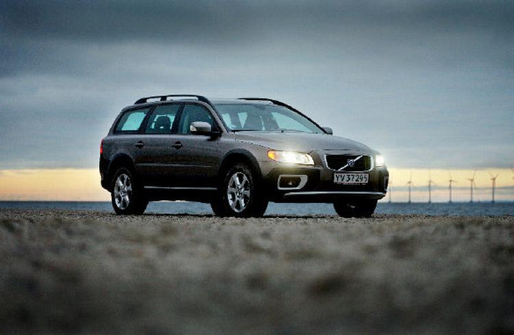 Plast på. Den firehjulstrukne Volvo XC70 er iklædt et beskyttelsesskjold af plast. 